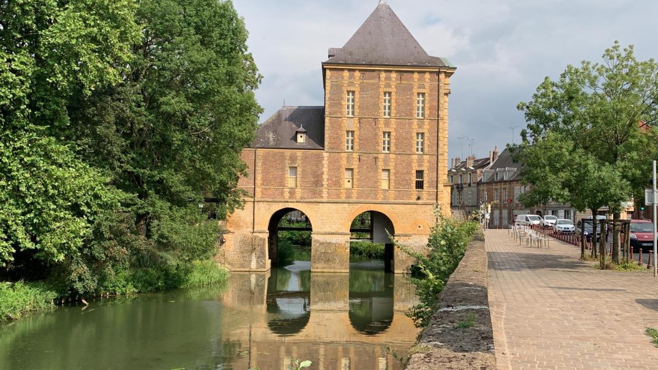Charleville-Mezieres: Belle Vue Place Ducale Екстер'єр фото
