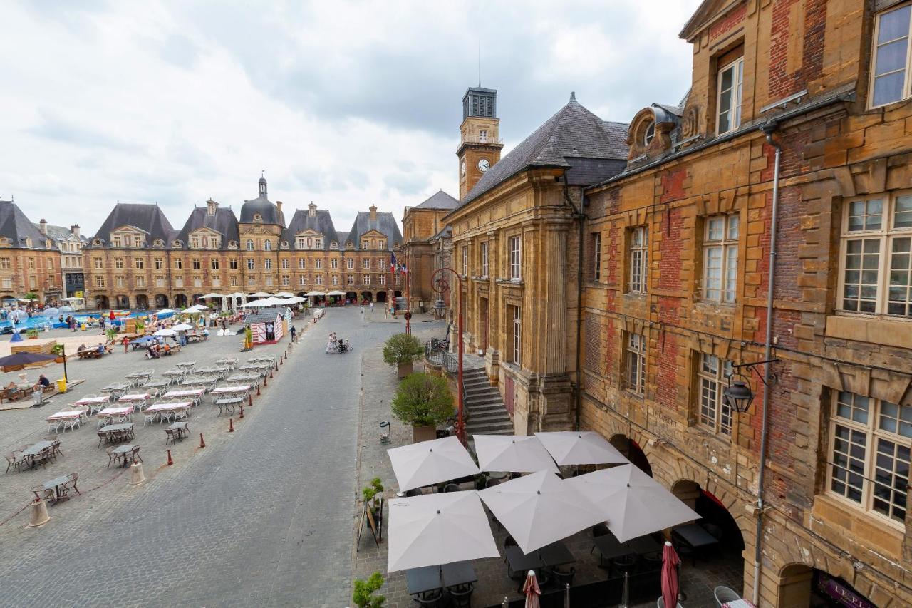 Charleville-Mezieres: Belle Vue Place Ducale Екстер'єр фото