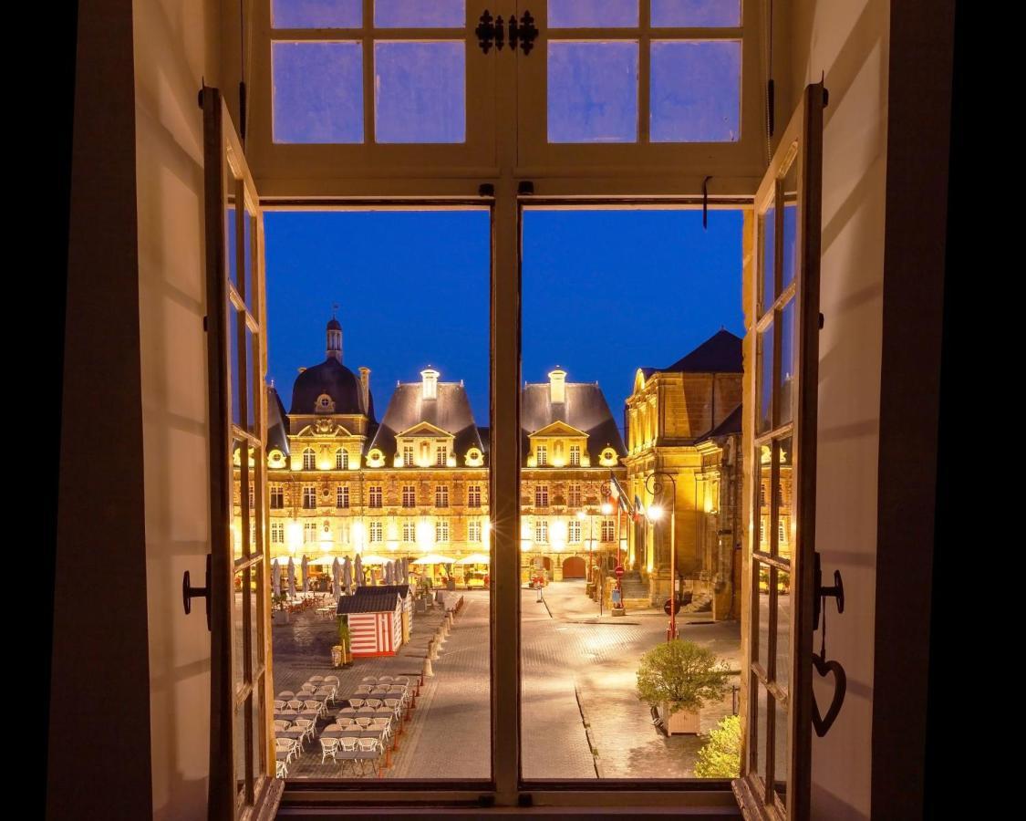 Charleville-Mezieres: Belle Vue Place Ducale Екстер'єр фото