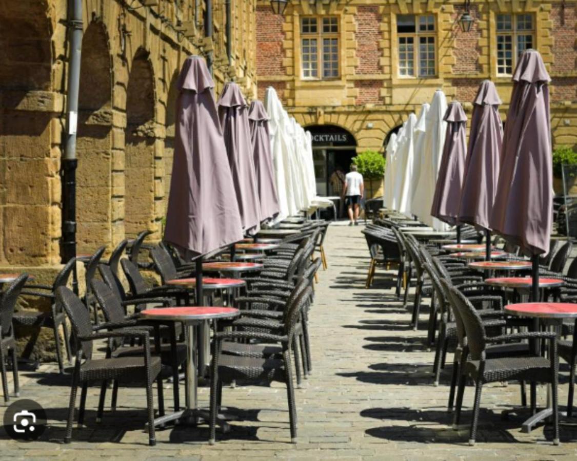Charleville-Mezieres: Belle Vue Place Ducale Екстер'єр фото